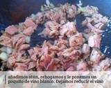 Foto del paso 2 de la receta: Macarrones cremosos con atún y cebolla