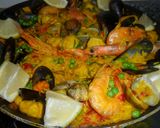 A picture of step 8 of Mixed Chicken and Seafood Paella.