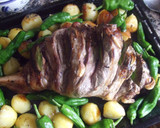 Foto del paso 4 de la receta: Pierna de cordero asada al laurel con pimientos de Padrón