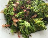 Foto del paso 6 de la receta: Brócoli salteado con bacon y ajos tiernos 