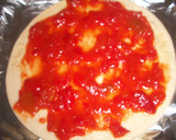 Foto del paso 1 de la receta: Pizza con asadillo al queso Brie con chistorra