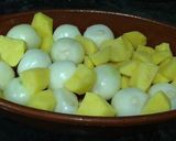 Foto del paso 2 de la receta: Cazuela de patata y cebolla con zumo de limón y orégano