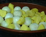 Foto del paso 2 de la receta: Cazuela de patata y cebolla con zumo de limón y orégano