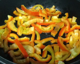 Foto del paso 1 de la receta: Fajitas de pechuga de pollo al estilo de la iaia