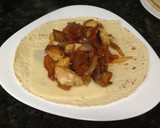 Foto del paso 6 de la receta: Fajitas de pechuga de pollo al estilo de la iaia