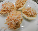 Foto del paso 5 de la receta: Huevos rellenos de surimi con bonito y salsa rosa