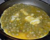 Foto del paso 2 de la receta: Omelette de arvejas con jamón y queso