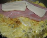 Foto del paso 3 de la receta: Omelette de arvejas con jamón y queso