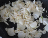 Foto del paso 2 de la receta: Lomos de merluza con pimientos y champiñones