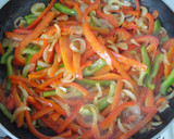 Foto del paso 3 de la receta: Lomos de merluza con pimientos y champiñones