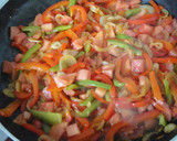 Foto del paso 4 de la receta: Lomos de merluza con pimientos y champiñones