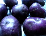 Foto del paso 3 de la receta: Ensalada de patatas vitelotte y bacalao