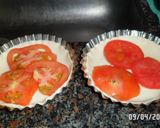 Foto del paso 3 de la receta: Tartita súper fácil de queso y tomate