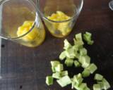 Foto del paso 2 de la receta Falso trifle de mango, aguacate y queso