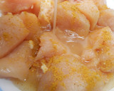 Foto del paso 3 de la receta: Brocheta de pollo y piña con curry