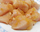 Foto del paso 2 de la receta: Brocheta de pollo y piña con curry