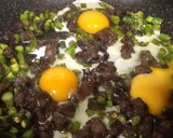 Foto del paso 12 de la receta: Revuelto de morcilla de cebolla de Ontinyent con espárragos verdes