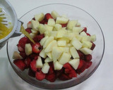 Foto del paso 4 de la receta: Fresas y manzanas con cítricos