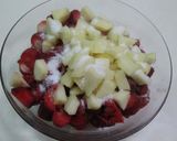 Foto del paso 5 de la receta: Fresas y manzanas con cítricos