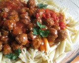 Foto del paso 9 de la receta: Macarrones con albondiguitas en salsa de tomate y pimiento