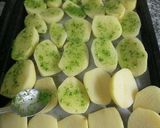 Foto del paso 7 de la receta: Muslitos y patatas al ajo y perejil