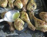 Foto del paso 9 de la receta: Muslitos y patatas al ajo y perejil