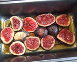 Foto del paso 1 de la receta: Pudding de higos caramelizados con bizcochos