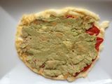 Crepes rellenos de aguacate con pimientos del piquillo y atún