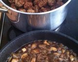 Foto del paso 2 de la receta: Albóndigas de ternera con setas y salsa de almendras