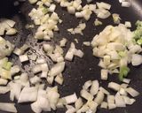 Foto del paso 3 de la receta: Hojaldre de espinacas con salchicha 