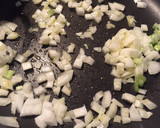 Foto del paso 3 de la receta: Hojaldre de espinacas con salchicha 