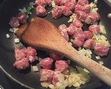 Foto del paso 4 de la receta: Hojaldre de espinacas con salchicha 