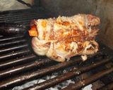Foto del paso 4 de la receta: Rollo de falda de cerdo a las brasas