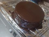 Tarta de chocolate rellena de crema de moka