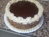 Tarta de chocolate rellena de crema de moka