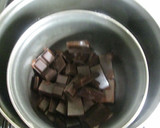 Foto del paso 1 de la receta: Coneja de chocolate rellena de lacasitos