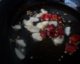 Foto del paso 2 de la receta: Setas picantes con huevos escalfados