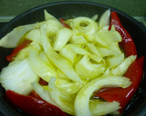 Foto del paso 2 de la receta: Besugo al horno con patatas, pimientos y especias