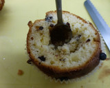 Foto del paso 2 de la receta: Cupcake relleno de trufa, cubierto de nata y pepitas de chocolate