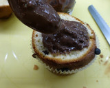 Foto del paso 4 de la receta: Cupcake relleno de trufa, cubierto de nata y pepitas de chocolate