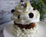 Foto del paso 7 de la receta Cupcake relleno de trufa, cubierto de nata y pepitas de chocolate