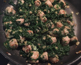 Foto del paso 8 de la receta: Hojaldre de espinacas con salchicha 