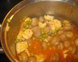 Foto del paso 4 de la receta: Pollo con champiñones y guisantes al curry