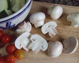Foto del paso 2 de la receta: Brochetas de salchichas de pollo