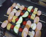 Foto del paso 7 de la receta: Brochetas de salchichas de pollo