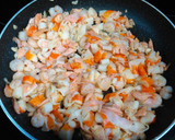 Foto del paso 3 de la receta: Macarrones al ajillo con frutos del mar