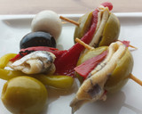 Foto del paso 2 de la receta: Banderillas de encurtidos