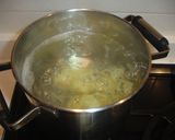 Foto del paso 1 de la receta: Puré de patatas con pimientos secos