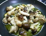 Foto del paso 1 de la receta: Espuma de pure de patata al azafrán con boletus y foie