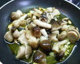 Foto del paso 1 de la receta: Espuma de pure de patata al azafrán con boletus y foie